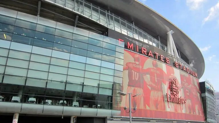 Vista externa do Emirates Stadium, do Arsenal