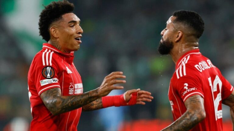 Os jogadores do Nottingham Forest, Igor Jesus e Douglas Luiz