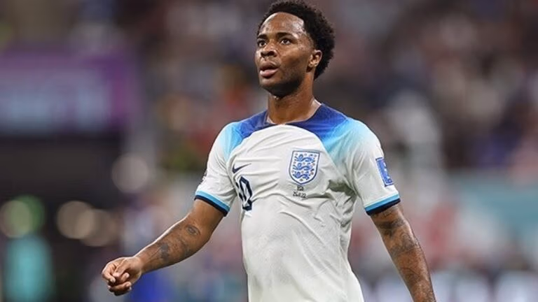 Raheem Sterling playing for England at the 2022 World Cup