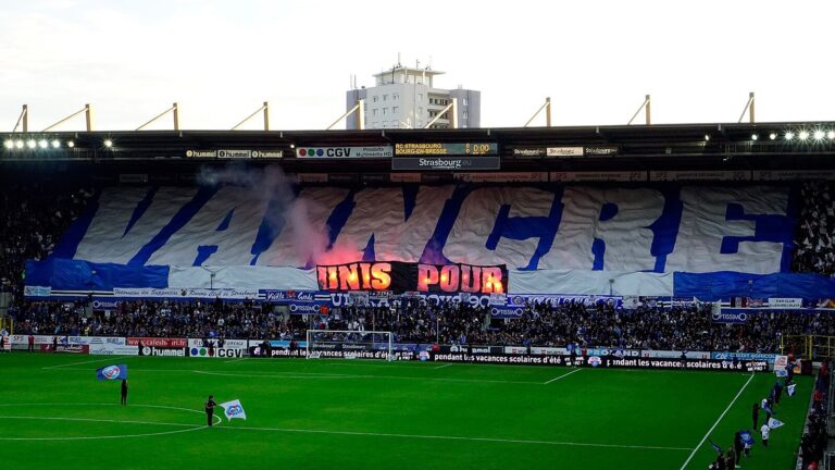 Strasbourg fans dislay a tifo before a Ligue 1 match