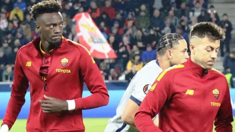 Tammy Abraham jogando pela Roma
