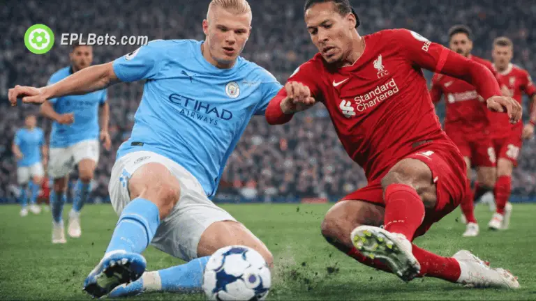 Erling Haaland disputa a bola com Virgil van Dijk