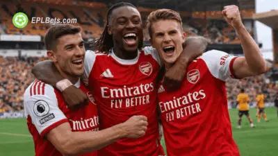 Zubimendi, Eze e Gyokeres comemoram um gol do Arsenal