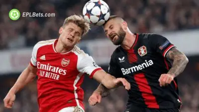 Robert Andrich e Martin Odegaard disputam a bola
