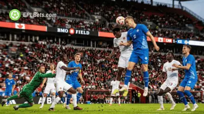 Jonathan David and Dagur Dan Þórhallsson compete for a header