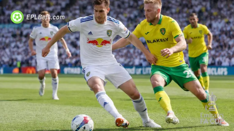 Jogadores do Leeds United e do Norwich City disputam a bola