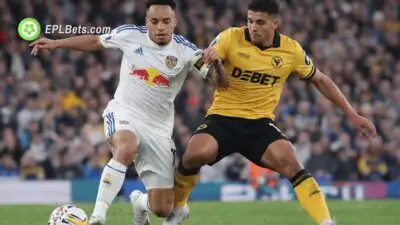 Noah Okafor e João Gomes disputam a bola