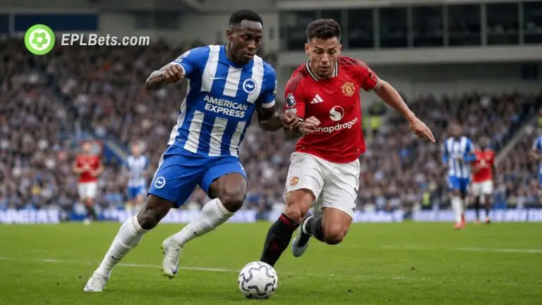Danny Welbeck e Lisandro Martínez disputam a bola