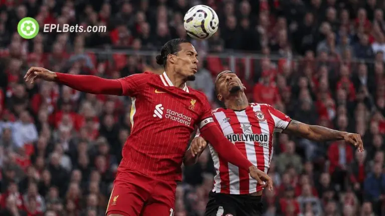 Virgil van Dijk e Igor Thiago disputam a bola