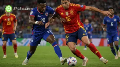 Rodri in Spain tussling for the ball with Livramento of Cabo Verde
