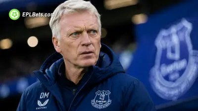 Everton manager David Moyes standing pitchside