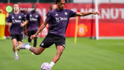 Manchester United defender Leny Yoro in training
