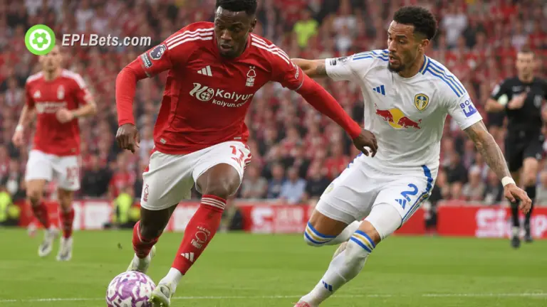 Callum Hudson-Odoi, do Forest, enfrenta Jayden Bogle, do Leeds